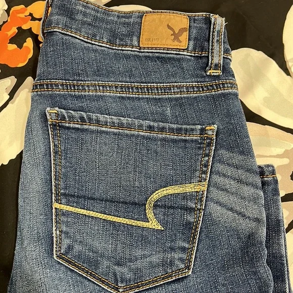 AEO Hi-Rise Jegging Crop Super Stretch Distressed Design Denim Jeans, Size 4 - Picture 16 of 16